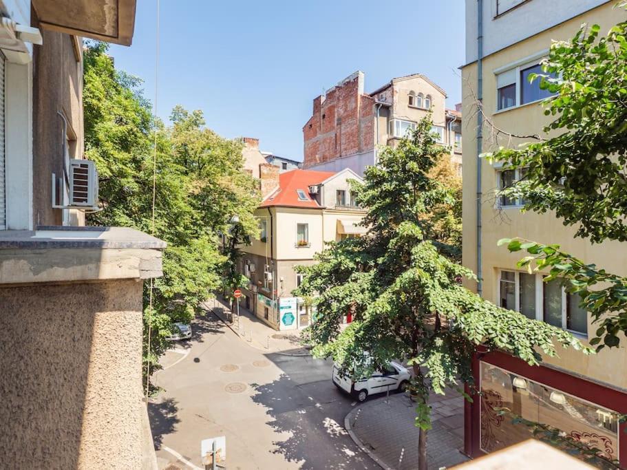 Cozy 1 Bdrm, Top Center, Solunska Near Vitoshka Street Sofia Bagian luar foto